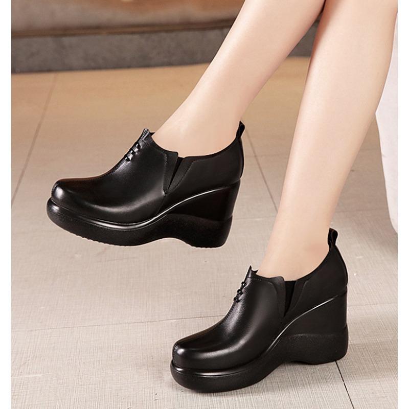 Scarpe Piatte Zeppa Piattaforma 8CM 2026 Pelle Morbida Scarpe da Ginnastica Chunky Bocca Profonda Casual Comode Marca Autunno Inverno Stivali alla Caviglia con Tacco
