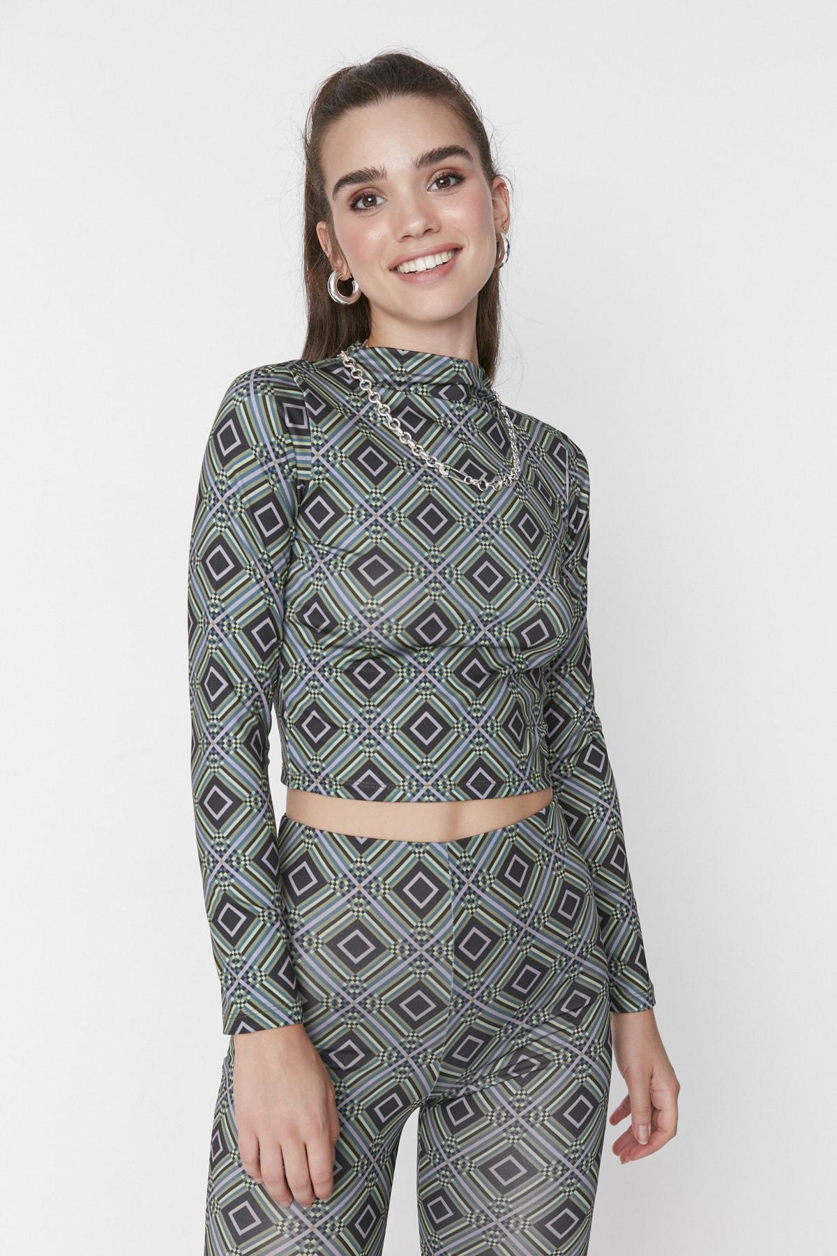 

Блузка - Хаки - Классический крой