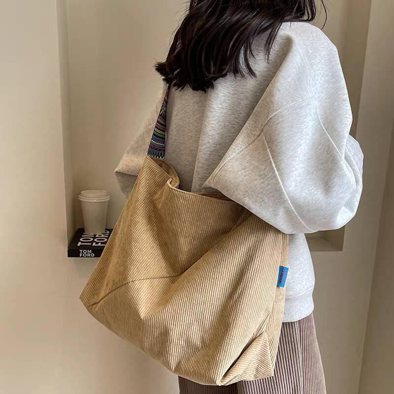 Taschen Damen Neue Herbst- und Winter-Canvas-Taschen Umhängetaschen Pendler Studenten Klasse Große Kapazität Damen-Taschen Taschen