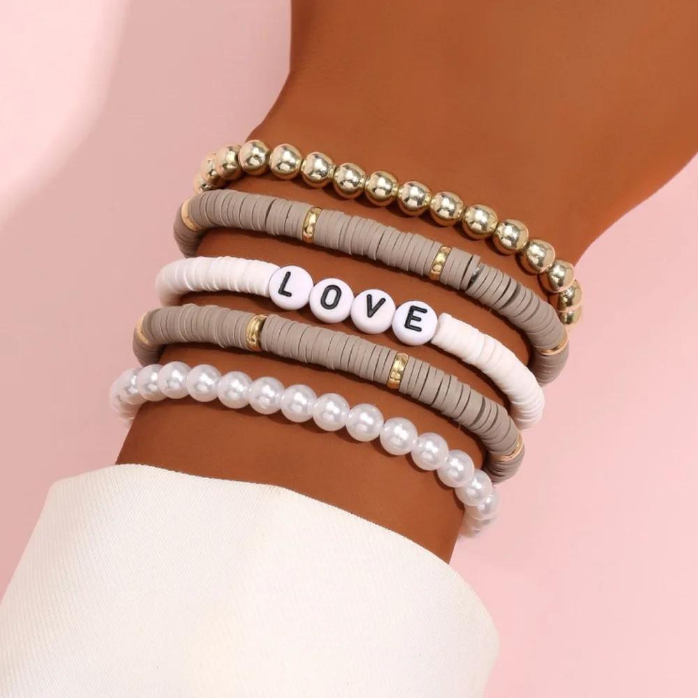 Set di Braccialetti Impilabili Arcobaleno Bohemien per Donna Ciondolo a Forma di Cuore Argilla Morbida Ceramica Perline Stratificate Catena Braccialetto Gioielli Boho Femminili