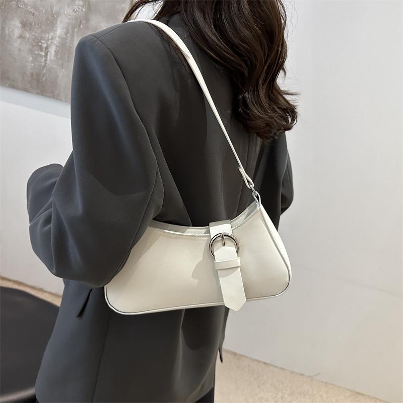 Retro Halbmond-Handtasche für Damen - Herbst 2024 Trend, Einfarbig, Texturiertes Design