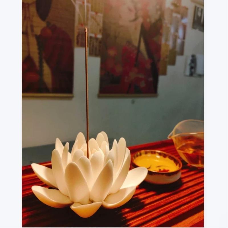 White Lotus Ceramic Incense Burner – Porcelain Flower Incense Stick for Meditation, Tea Room & Home Decor