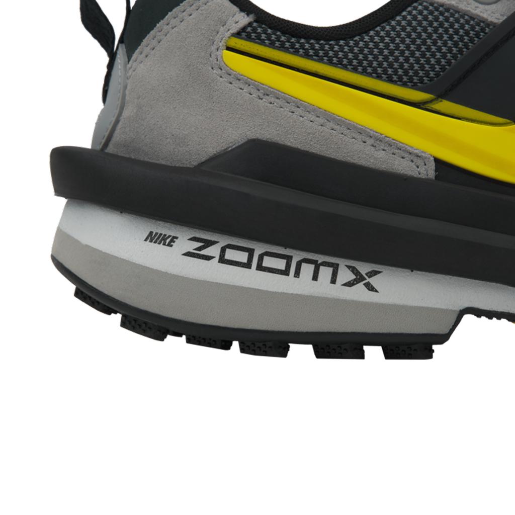 Sneakers Unisex sacai x Nike Zegamadome Argento Opaco Giallo Tour Grigio Nero HQ8618-002
