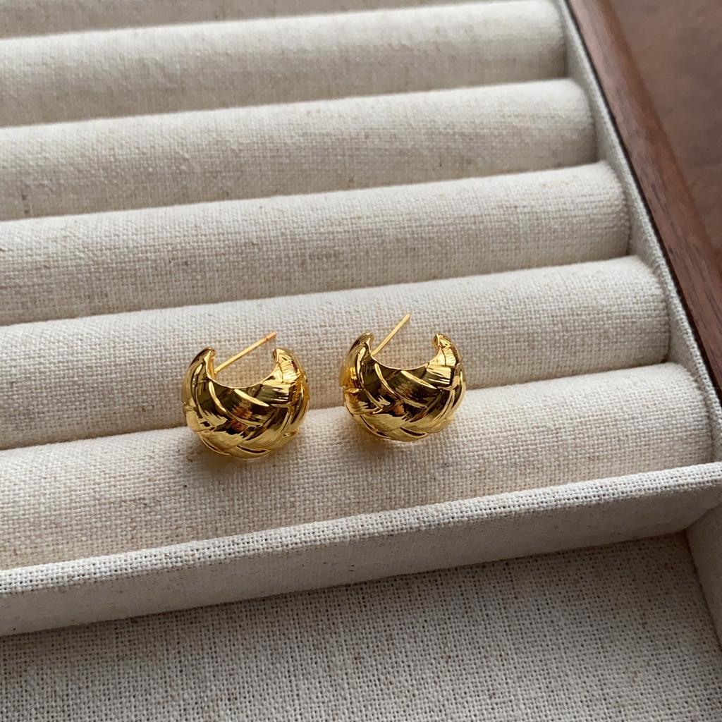 Classic Simple C-shaped Earrings Three-dimensional Low-key Exquisite Earrings Personalized Advanced