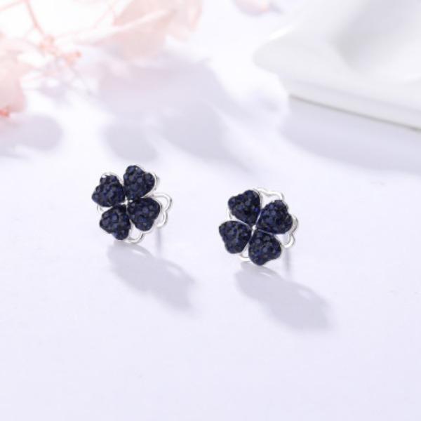 Rotating Four Leaf Grass Necklace for Women's Light Luxury, Simple and Versatile Fashion Love Set
