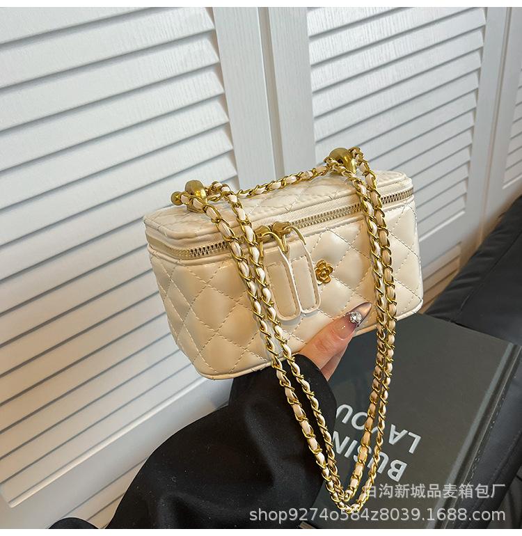 

Xiaoxiangfeng box bag crossbody diamond chain small bag women s 025 new fashion niche commuter shoulder bag tide белый