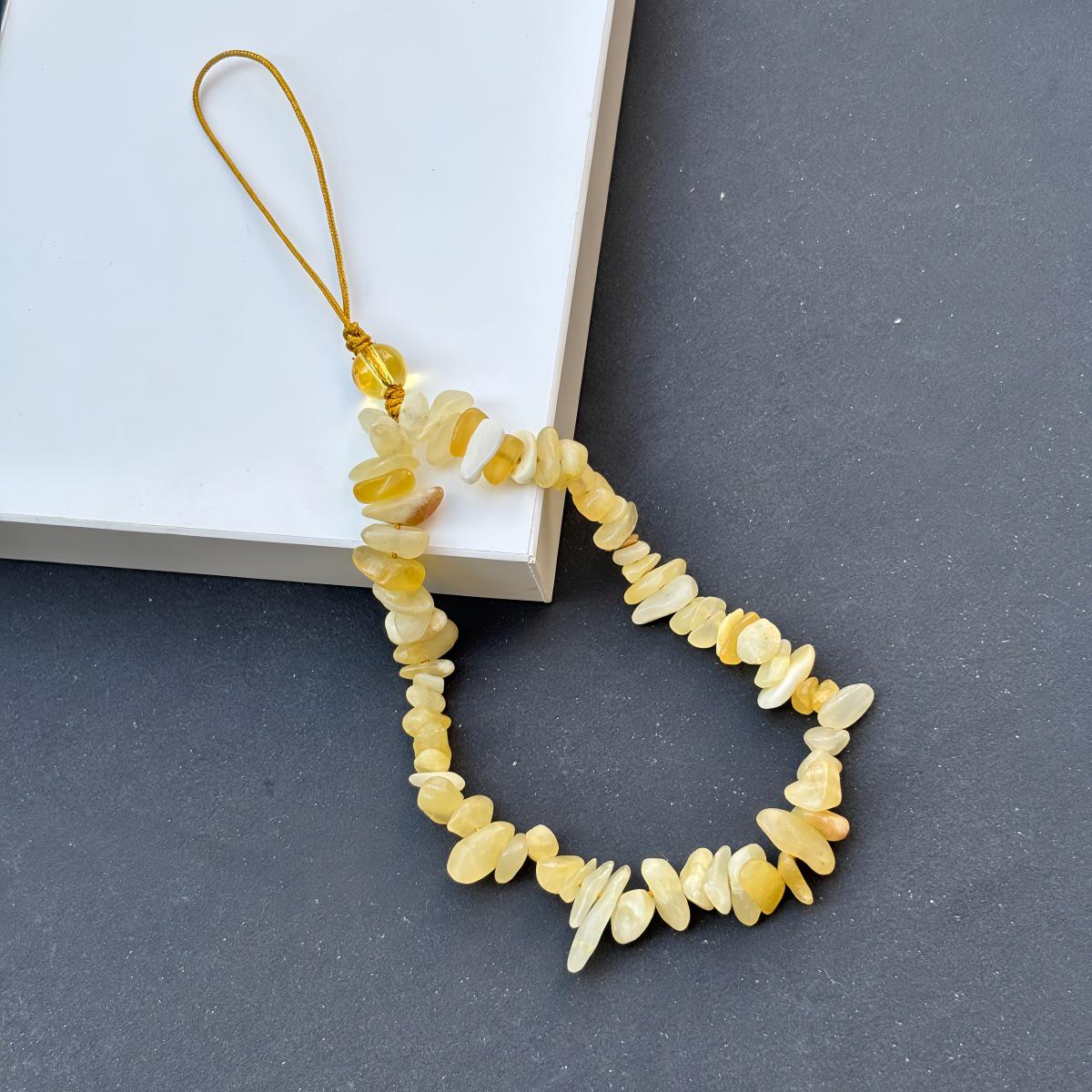 

Шнурок для телефона из авантюрина – Женская цепочка из галтованного камня против потери