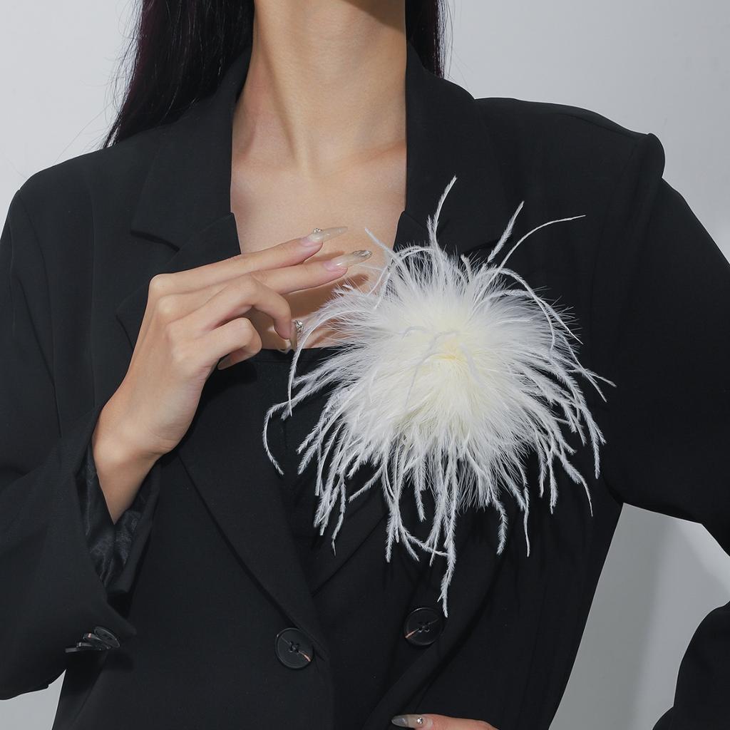 15CM Vintage Artificial Feather Brooch for Women French Style Handmade Exaggerated Lapel Pins Weddings Party Jewelry Accessories