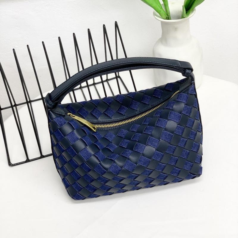 

2025 New Leather Women s Bag Fashion Retro Explosive Knitted Underarm Handheld Lunch Box Cross Border Manufacturer 23x13x10cm джинсовий синього кольору