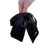 Luxuriöse Satin-Schwarze Schleife Pferdeschwanz Krallenklemme mit Goldetikett für Elegante Hochsteckfrisur