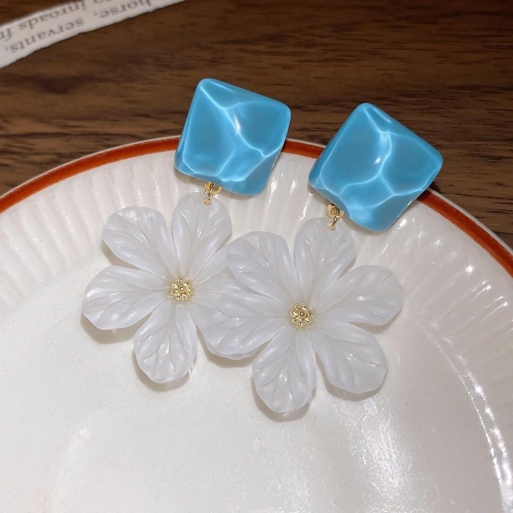 Big Floral Acrylic Flower Earrings Temperament Ladies Stud Earrings Women Earrings Daily Wear