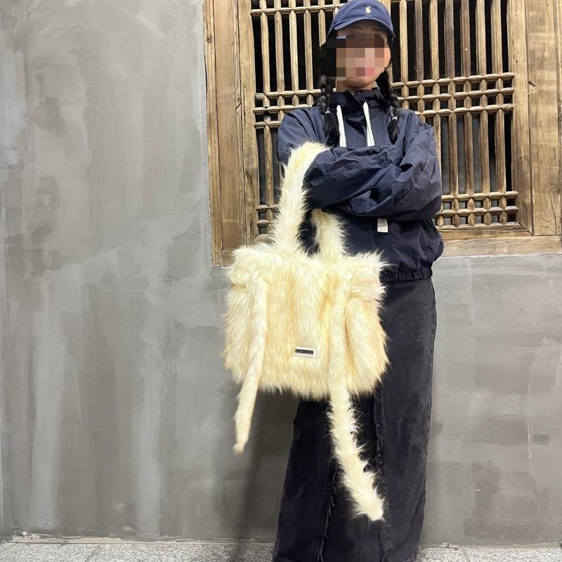 Plush tote bag new large-capacity shoulder bag trendy niche design fashionable versatile handbag