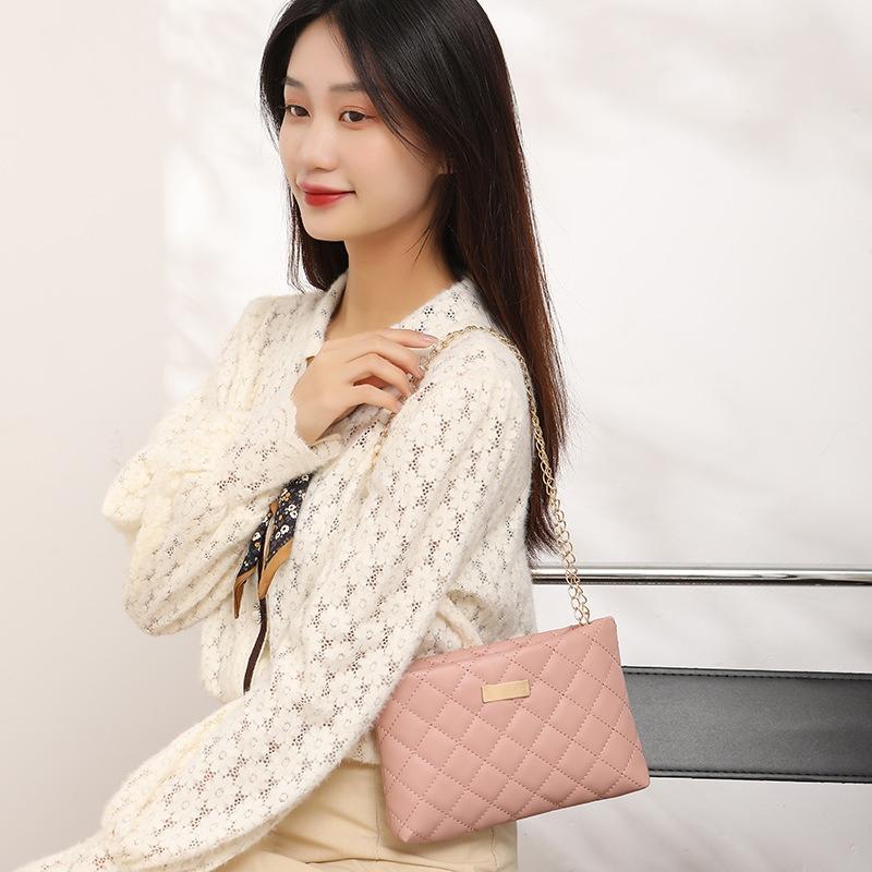 Embroidered Rhombus Soft Bag New Versatile Shoulder Messenger Women's Bag Niche Leather Mobile Phone Change Bag