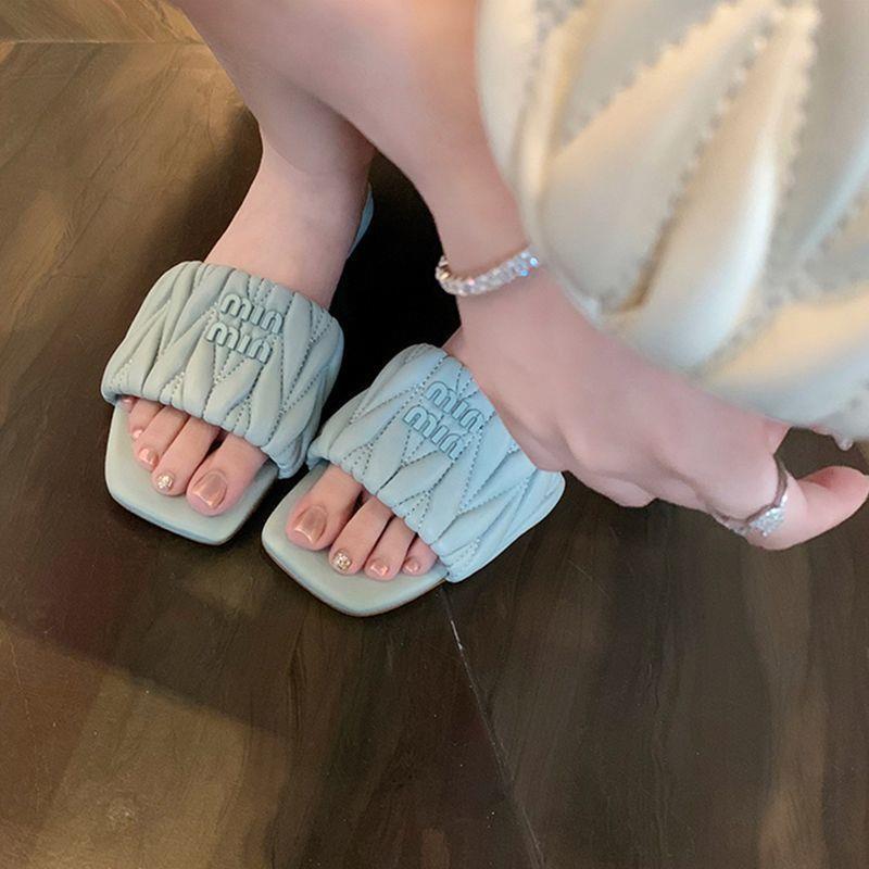 One-word slippers women's outer wear summer 2025 new French casual square head flat bottom cool slippers low heel thick heel ins