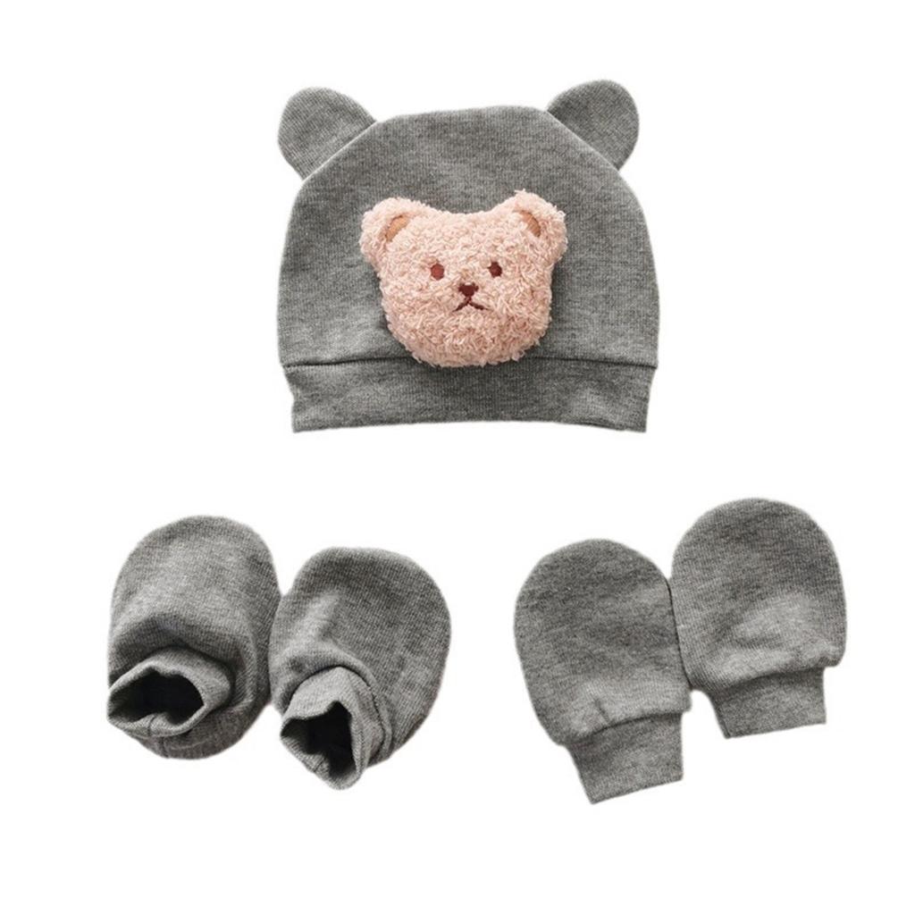 Süße Babymütze mit passenden Handschuhen und Socken. Perfektes Babyparty-Geschenk. Weiche und bequeme Babymütze.