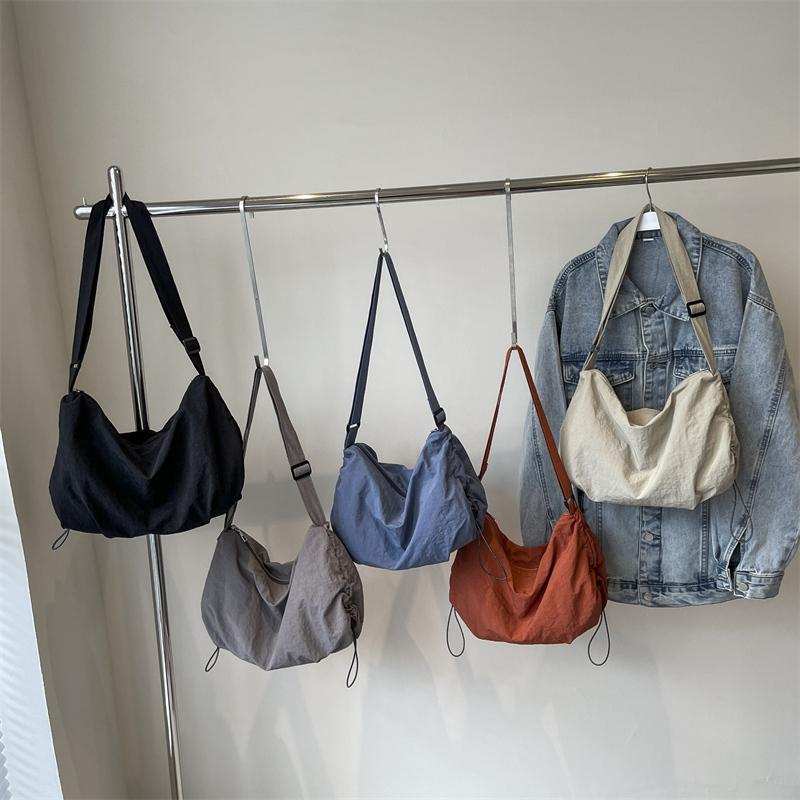Einfarbige Umhängetasche Studenten Schultertasche mit großer Kapazität Damen Hobo-Tasche
