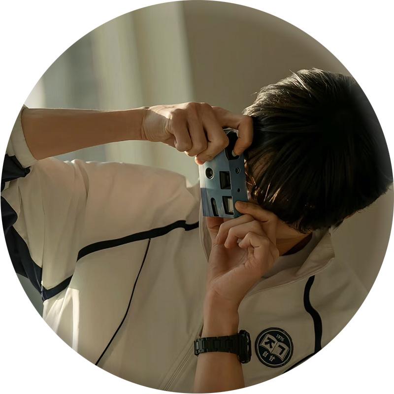 Llavero Colgante Espejo Insignia "Lovely Runner" - Merchandising del Drama Coreano con Byeon Woo-seok y Kim Hye-yoon
