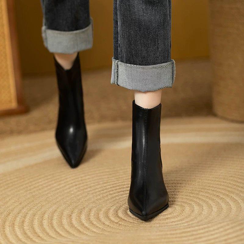 2025 Autumn/Winter French Retro Pointed Chunky Heel Chelsea Ankle Boots
