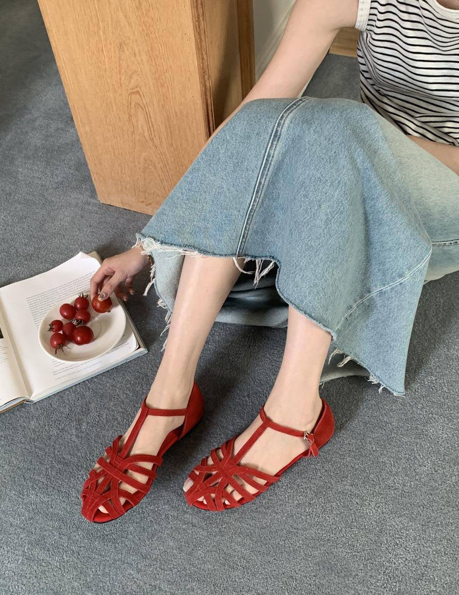 

Mori women s woven hollow flat-bottomed bag head sandals women s summer new bohemian one-word strap Roman shoes genuine leather 39 красный