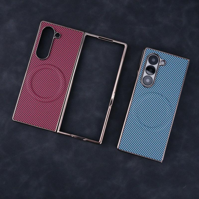Husă Magnetică Premium din Fibră de Carbon pentru Samsung Z-Fold 7/6