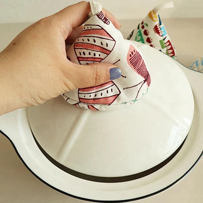 1PC Cute Cartoon Oven Mitts Triangle  Cotton Baking Insulation Microwave Heat Resistant Non-slip Gloves Handschoen Hand Clip