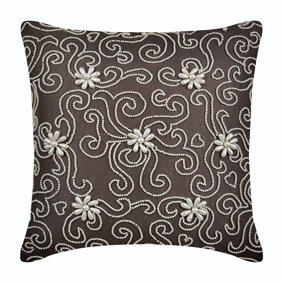 

The HomeCentric Коричневый чехол для подушки Декоративный льняной чехол для дивана Подушка с жемчужной вышивкой и цветочным рисунком Коричневый чехол для подушки - Pearl Wishes 14 x 14 inch коричневый