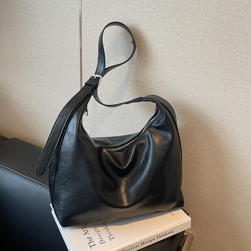 High-End Retro Crossbody Tote: Versatile, Trendy, Large Capacity for Women - Perfect for Class and Commute