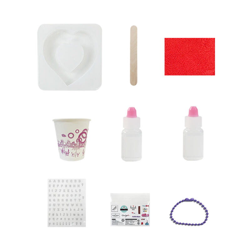 Making a Heart Message Resin Keychain - 1-Person Set