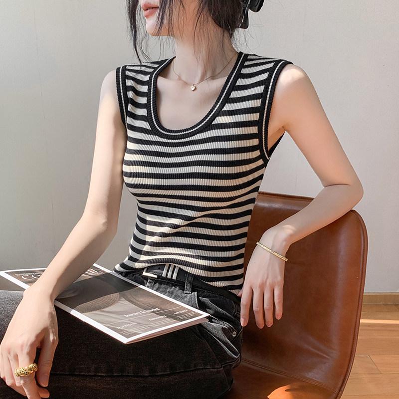Korean Contrast Stripe U-Neck Knit Camisole Vest - Women's Spring 2026 Slim Fit Sleeveless Top