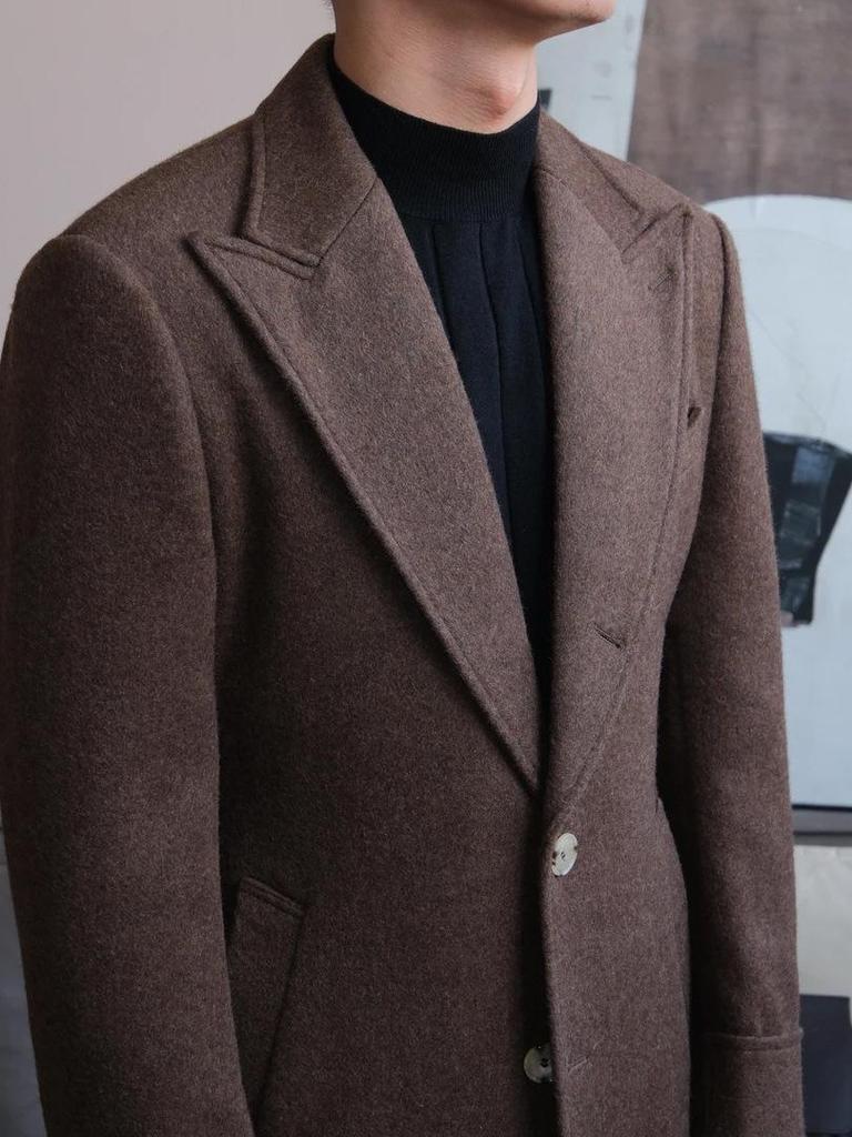 Ruishen Men's Chesterfield Coat: Single-Breasted, Peak Lapel, Long, Retro Business Casual Outerwear for Autumn/Winter.