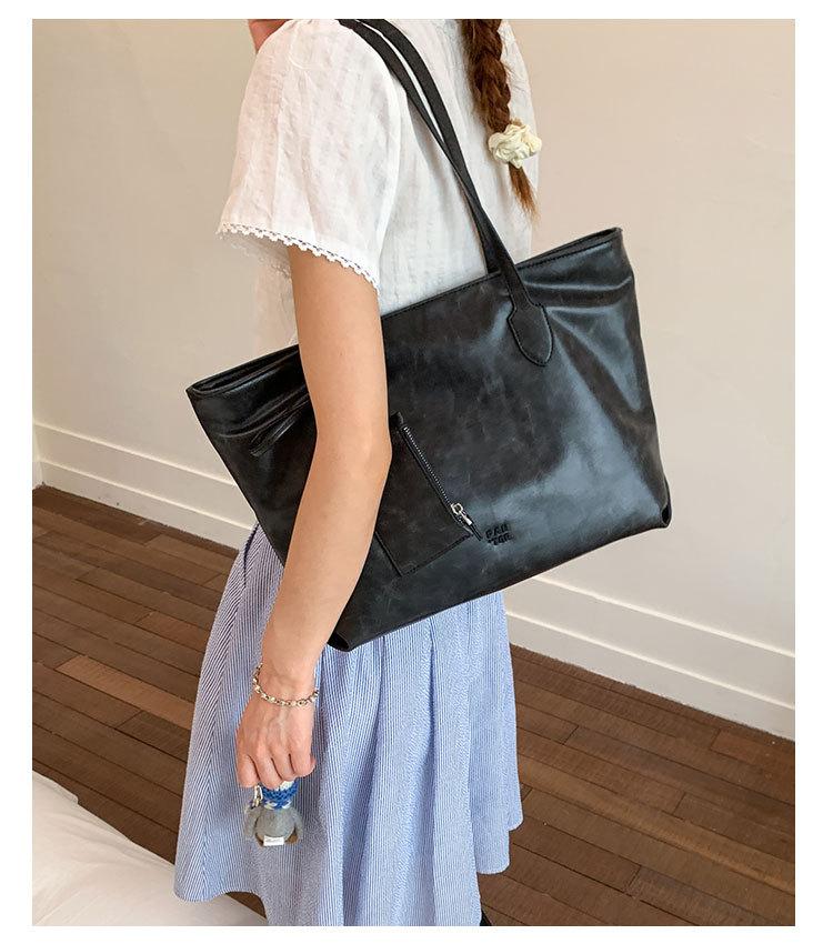 

Simple and large-capacity tote bag women s 2025 new fashion texture underarm bag casual niche commuter shoulder bag чёрный
