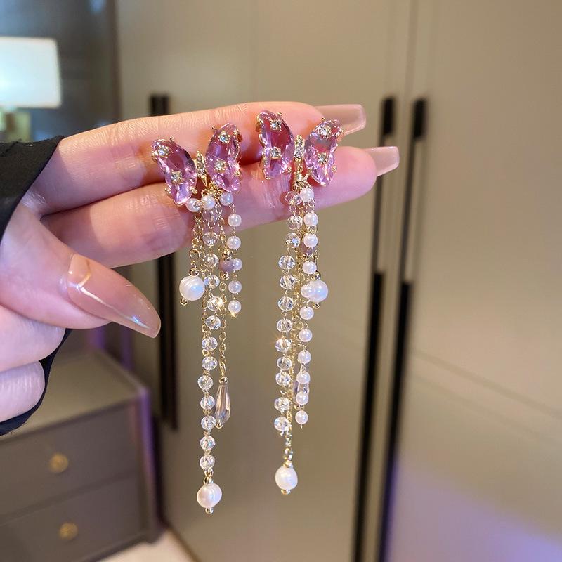 Náušnice s třásněmi ve tvaru motýla s diamantem a stříbrnou jehlou: Retro evropský a americký styl, elegantní křišťálové náušnice, lehký luxus pro ženy.