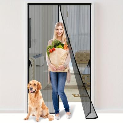 Puerta mosquitera magnética: autosellante, resistente y con separación de malla manos libres que mantiene alejados a los insectos.