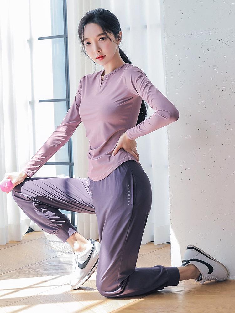 Women's Plus Size Quick-Dry Long Sleeve Sportswear for Running, Yoga, and Pilates.