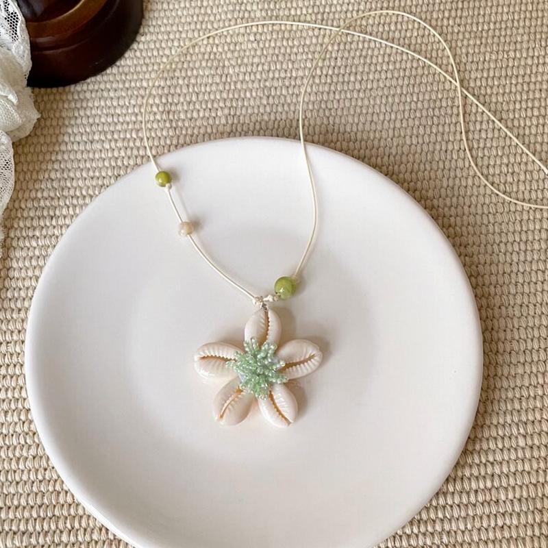 Seaside Stroll Green Flower Pearl Beaded Necklace: Elegant Summer Layered Clavicle Accessory for Women