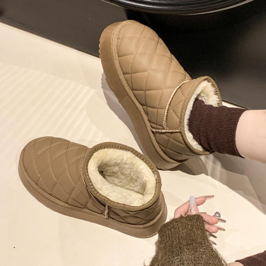 Thick-soled snow boots women's 2025 winter new one-pedal short cotton shoes leather surface velvet thickened bread shoes