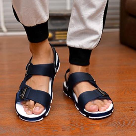 Jarní a letní sandály, pánské pantofle, pánský módní trend, koupelnové interiérové a exteriérové chladné pantofle, protiskluzová měkká podrážka, rovné pantofle