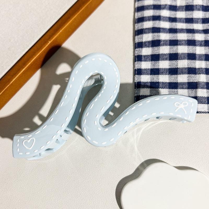 High-end Cream-colored Hair Clips Women's Heart Graffiti Wavy Gripper Elegant Updo Shark Gripper