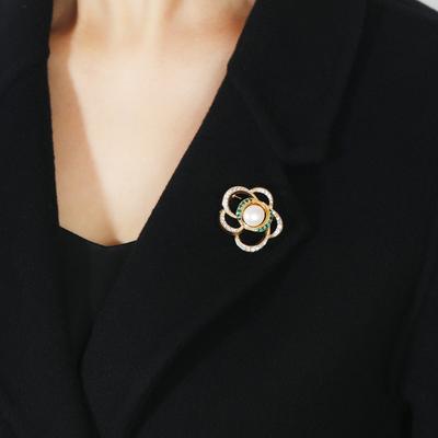 Exquisite and Simple Camellia Brooch, Niche Natural Pearl, High-end Corsage, Suit Neckline Temperament, Pin Accessories, Women