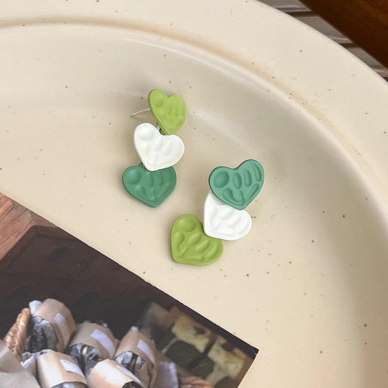 

Серьги Женственный контрастный цвет Зеленая любовь асимметричные серьги-гвоздики Летние зеленые маленькие свежие серьги зелёный