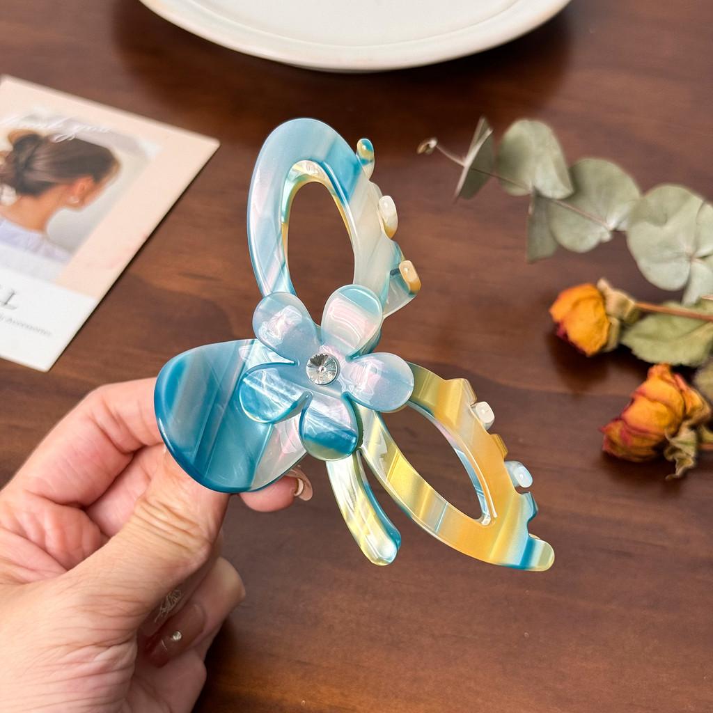 Stylish Oversized Acetate Hair Claw Clip Featuring Charming Floral Embellishments For Women