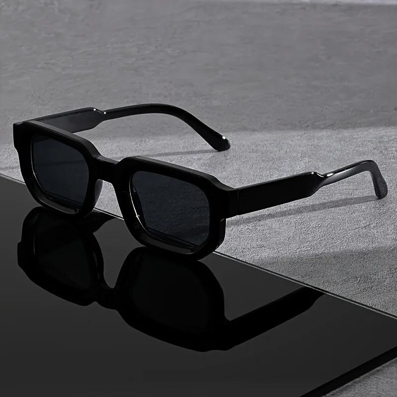 The Lightweight and Durable Design of The Unisex Simple Box Glasses Is Suitable for Daily Fashion Accessories