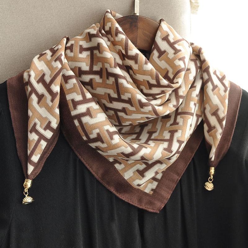 Square Lightweight Neck Scarf with Magnetic Clasp Adjustable Closure Soft Fabric Printed Pattern Elegant Design for Everyday Use