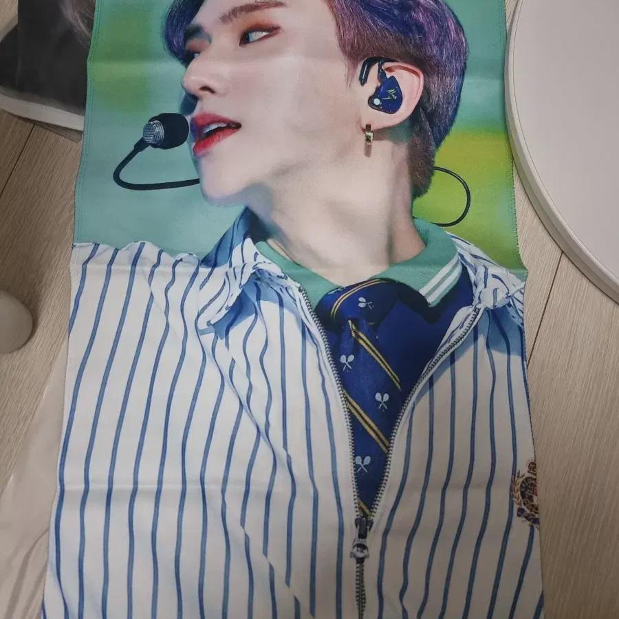 

Monsta X продает виноградные леденцы Кихёна