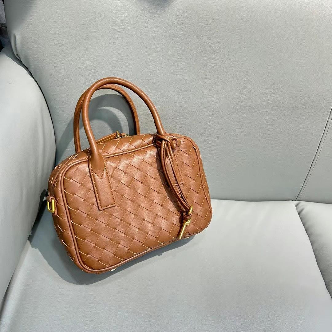 New small square box women s bag handmade leather woven shoulder oblique span bag handbag large capacity commuter bag 23.5cm
