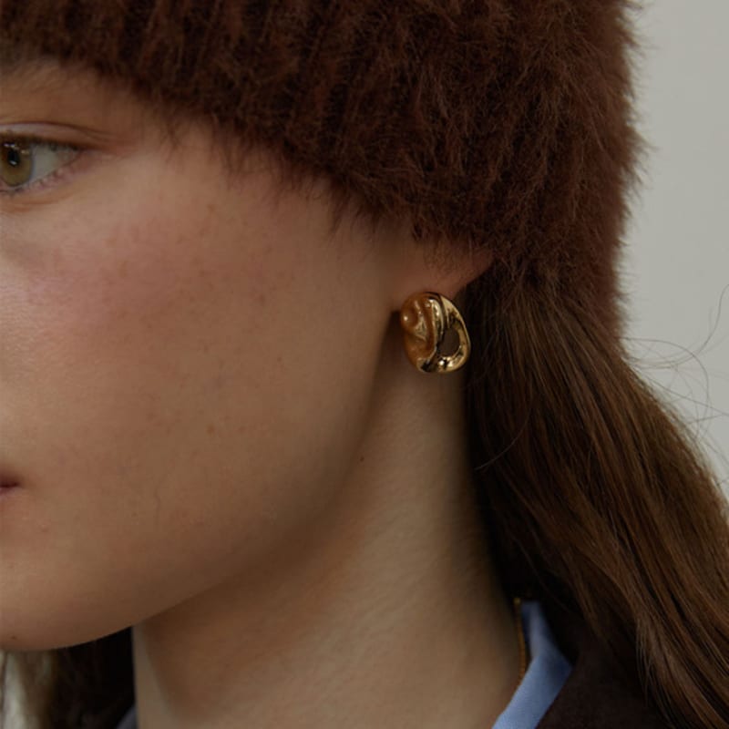 LOVE ME MONSTER Oyster Earrings (L243MER020)