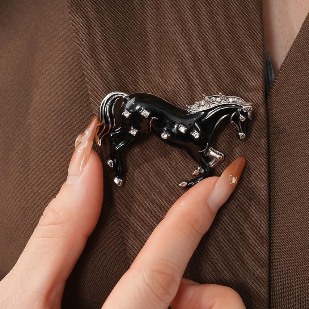 Horse Year Zodiac Horse Head Brooch Fashion Jewelry Metal Pony Badge Pin  New Year Party