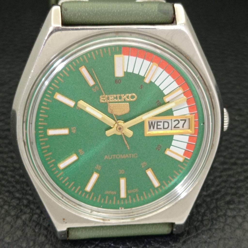 Seiko 5 AUTOMATIC VINTAGE JAPAN MENS GREEN COLOR DIAL WATCH A701561-5 R206b-a701561