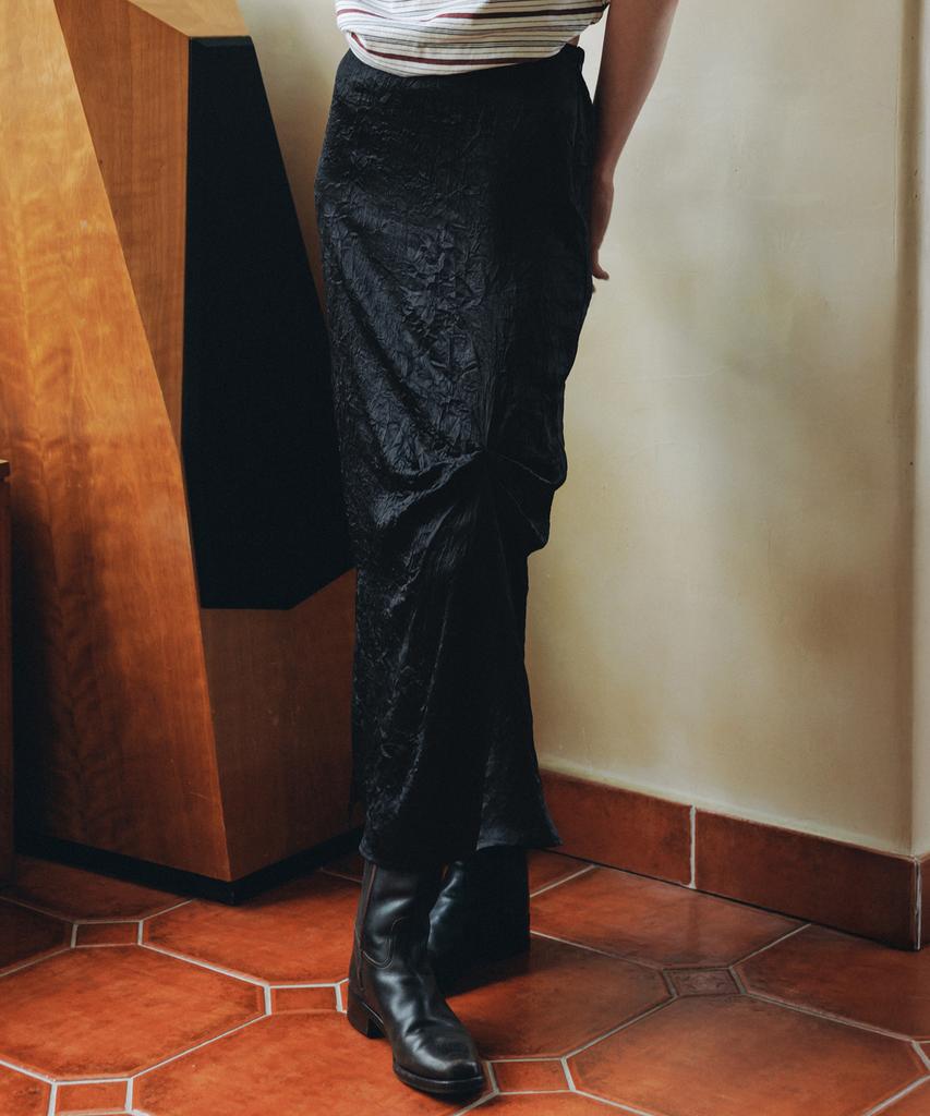 ANDNEEDS Pin Satin Skirt (Black)