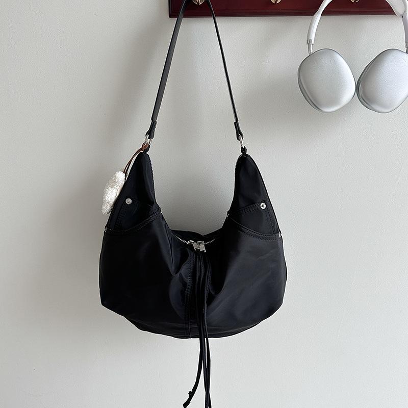 Korean Version Nylon Dumpling Bag for Women in Spring, Versatile and Lazy Style Commuting Shoulder Bag, Large Capacity Casual Armpit Bag